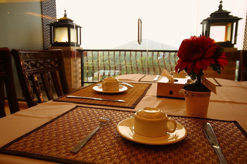 Hotel United Мандалай Экстерьер фото