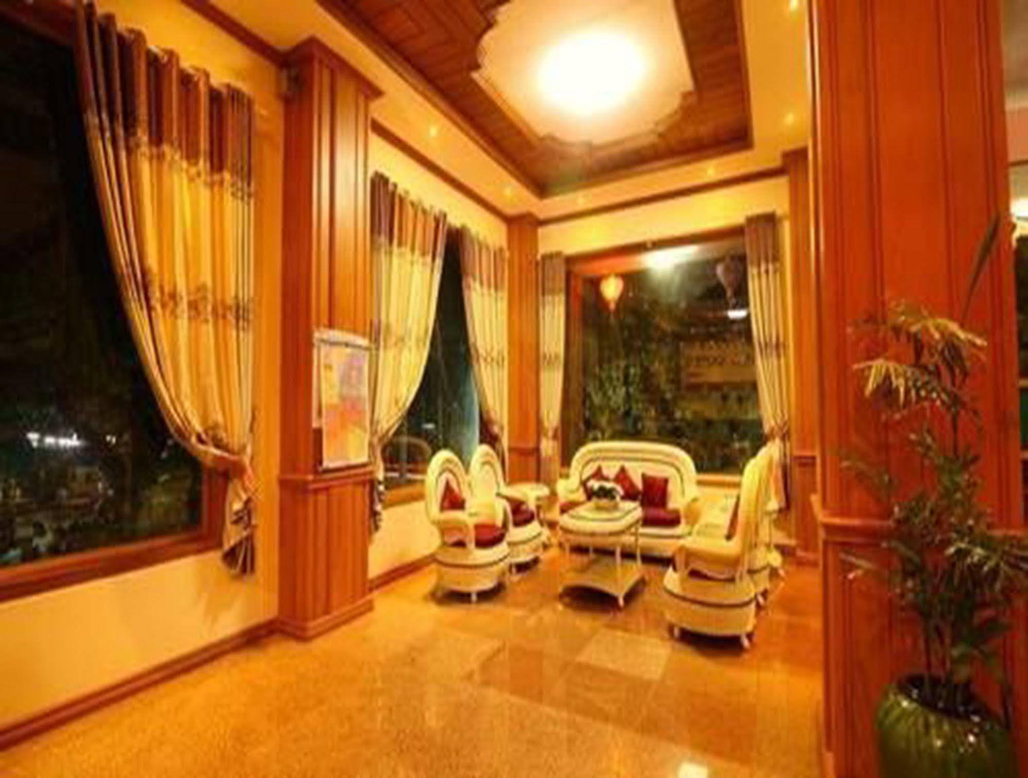 Hotel United Мандалай Экстерьер фото