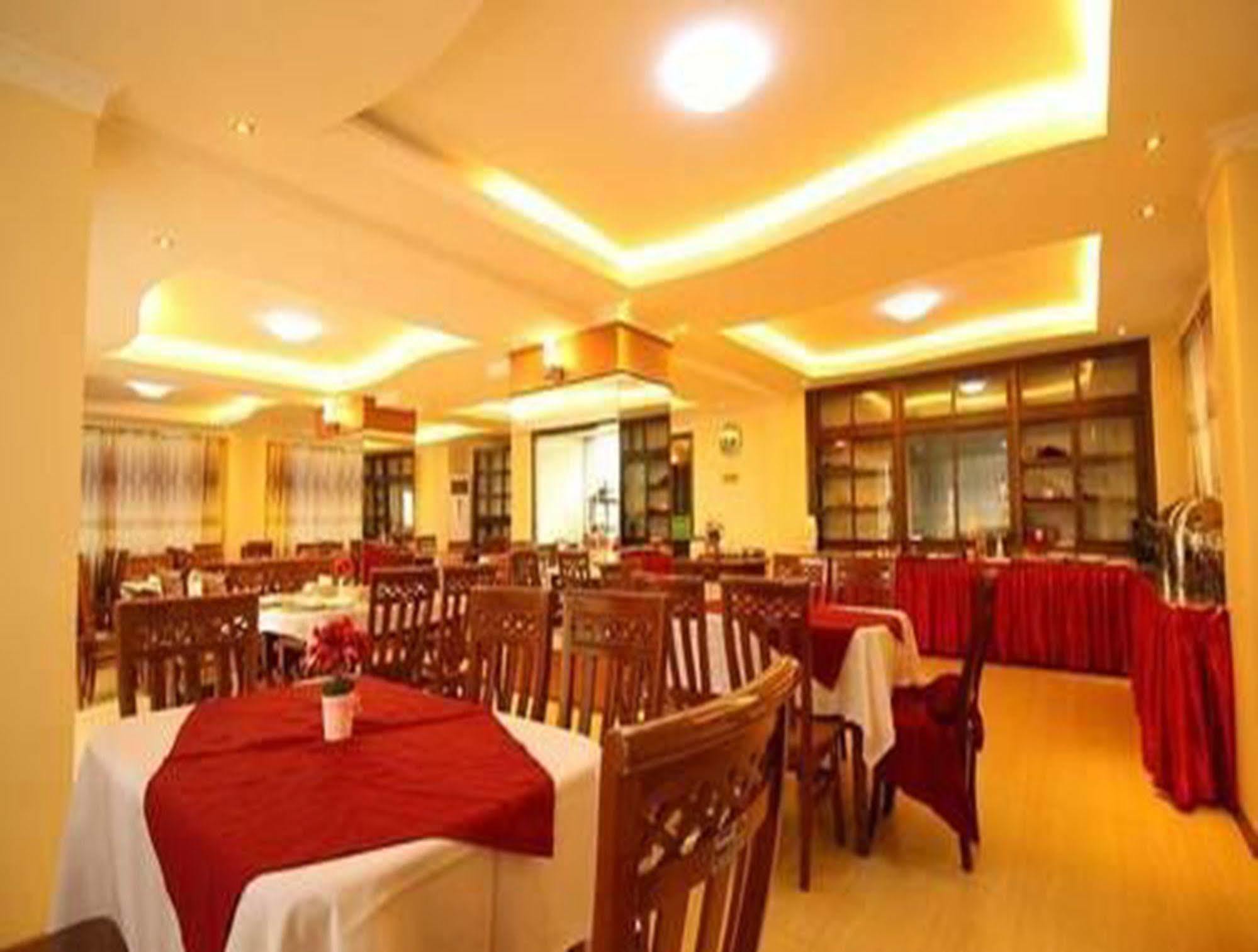 Hotel United Мандалай Экстерьер фото