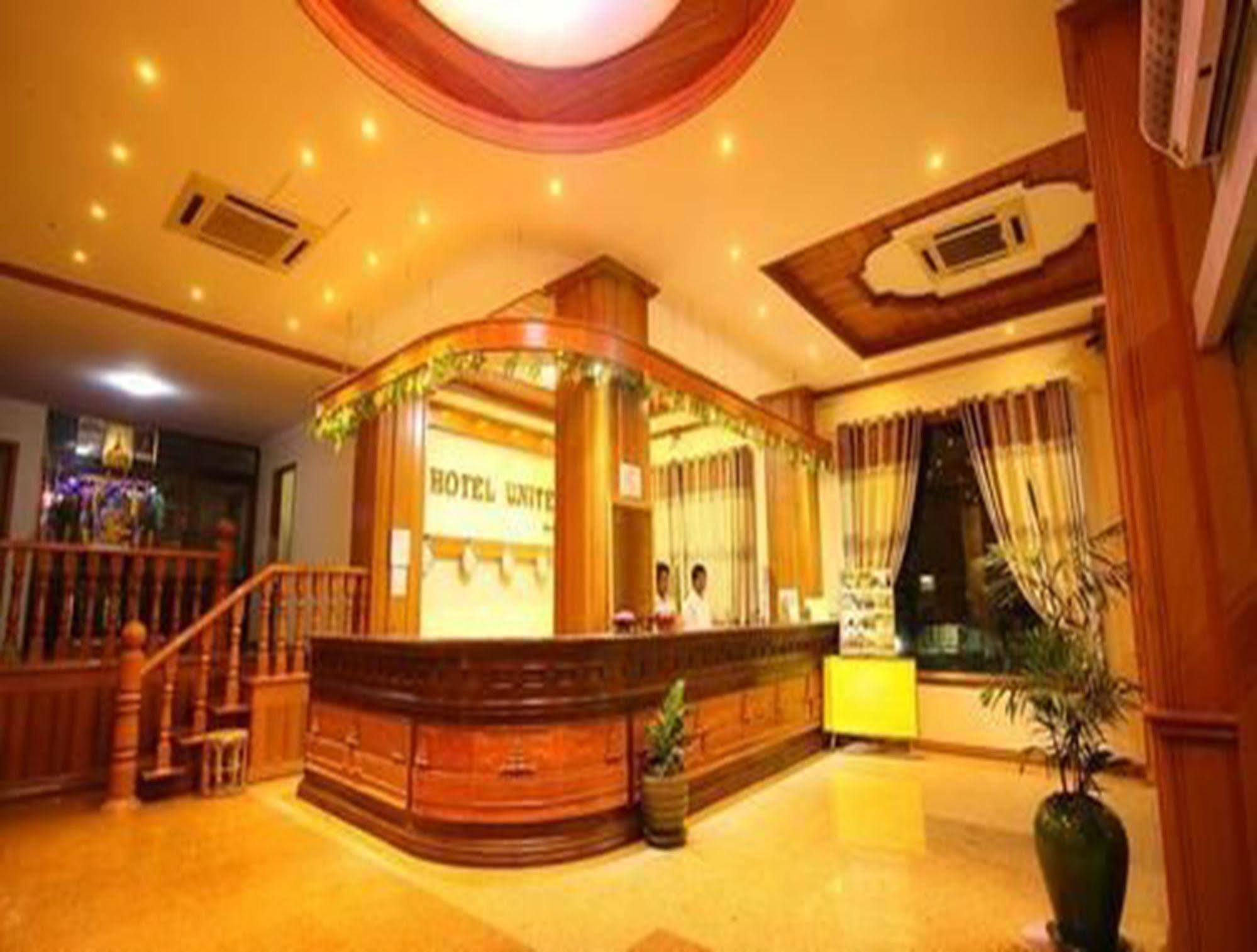Hotel United Мандалай Экстерьер фото