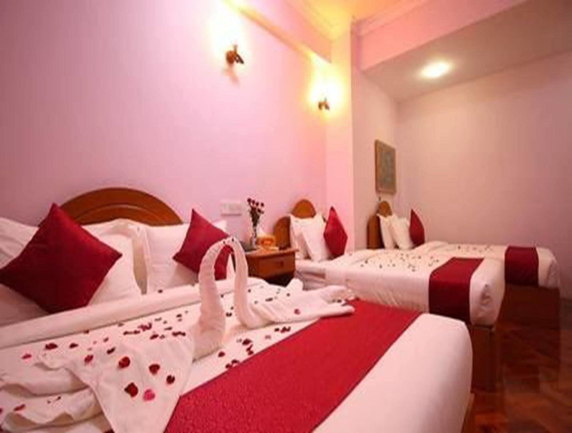 Hotel United Мандалай Экстерьер фото