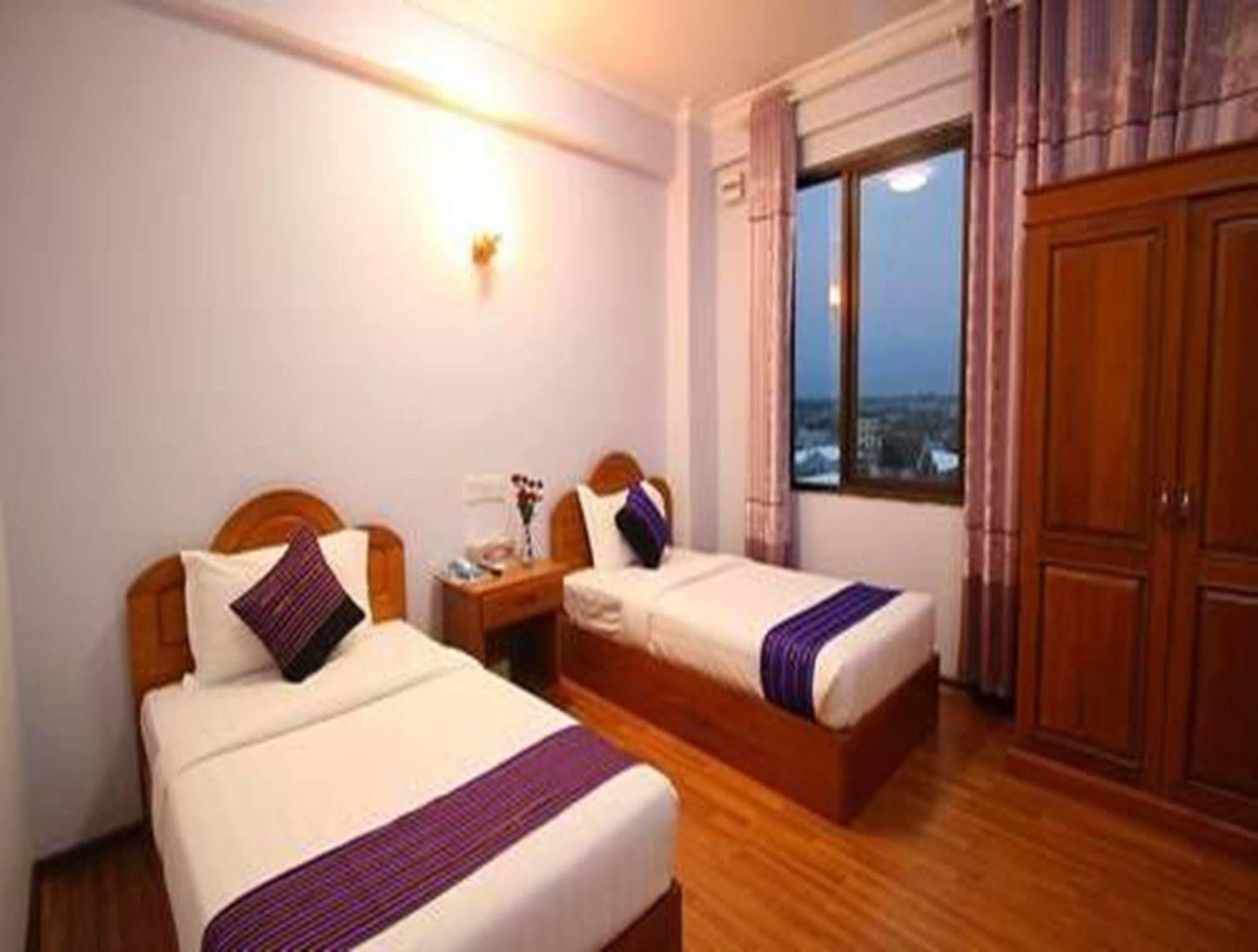 Hotel United Мандалай Экстерьер фото